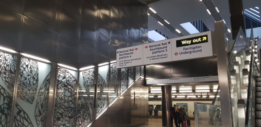 To the northbound Thameslink trains from the Elizabeth line escalator in Farringdon station