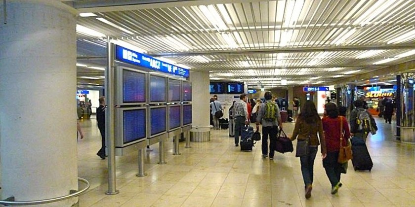 the Regionalbahnhof at Frankfurt Airport