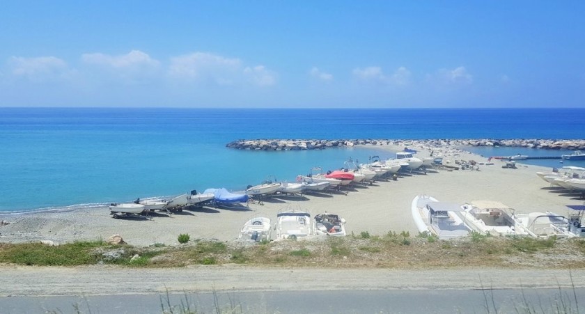 The IC trains to Sicily spend hours of the journey by the shore 