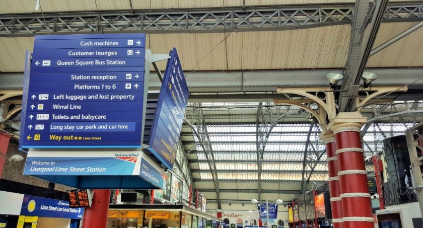 Looking across the concourse towards platforms 1 - 5