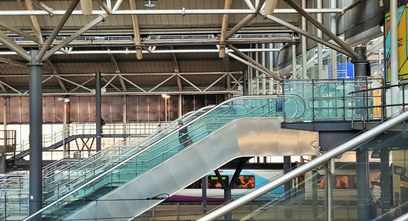 The dominant feature of the station are the escalators on platforms 9 - 17