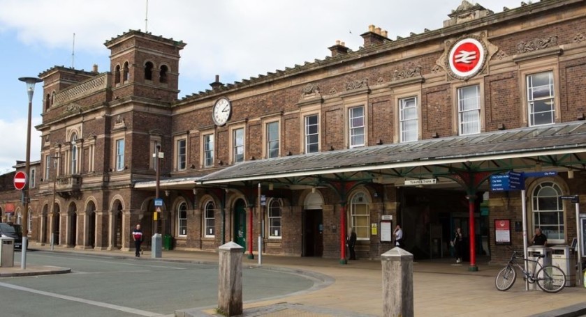 How to travel from London to Chester by train