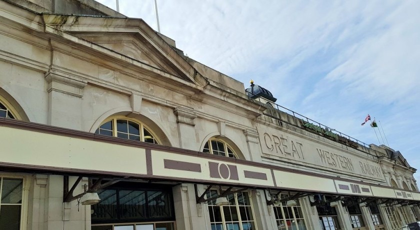 The main north side entrance to Cardiff Central