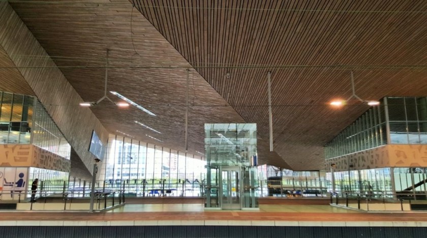 Looking from the platforms/spoors towards the concourse at Rotterdam Centraal station