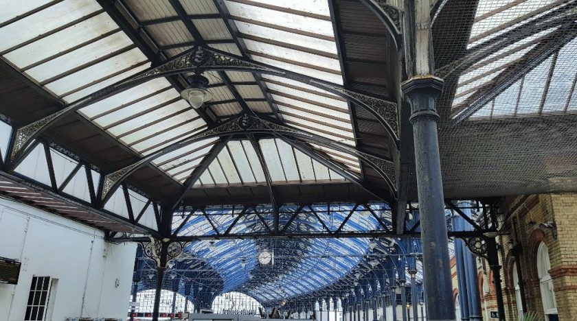 This passage way, to the left when arriving, used to lead to the taxi rank