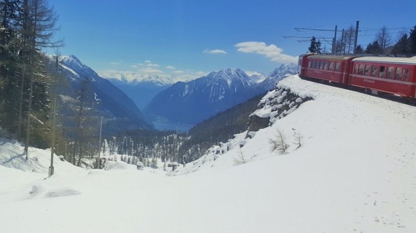 Travel on the Rhaetian Railway's trains