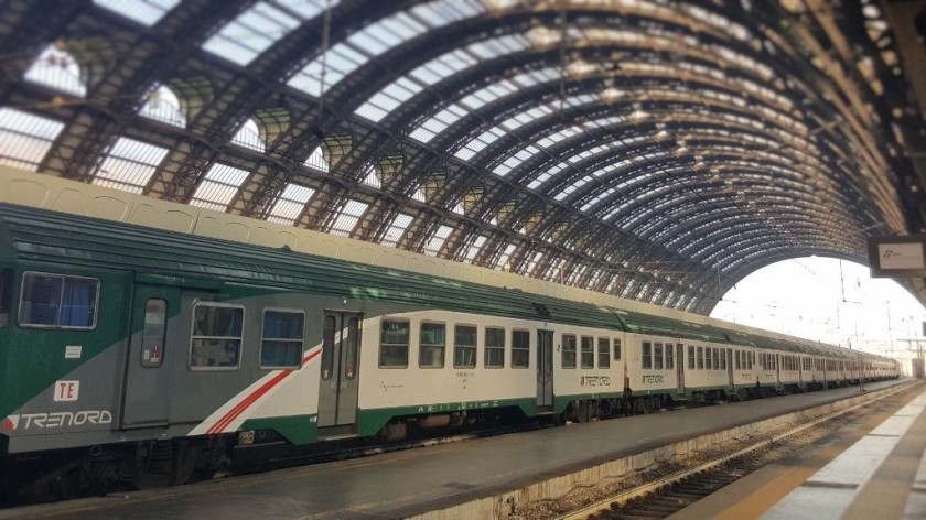 The older type of train used on Regionale Veloce services to/from Milano operated by Trenord