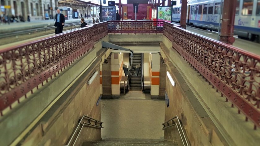 One of the exits into the main passage at Strasbourg station, there are lifts further along the platforms/voies