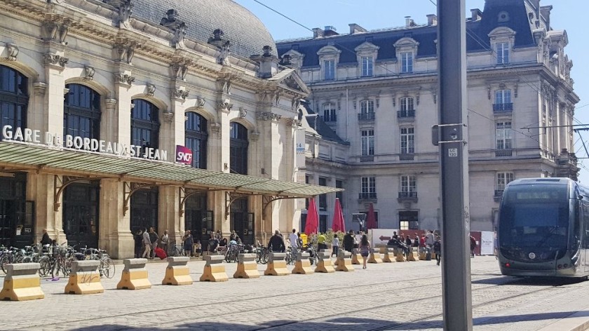 The street entrance to Halle 1 at Gare Saint Jean 