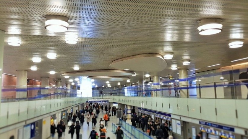 The access to these three lines is over to the right, in this part of the Underground under the front of the station