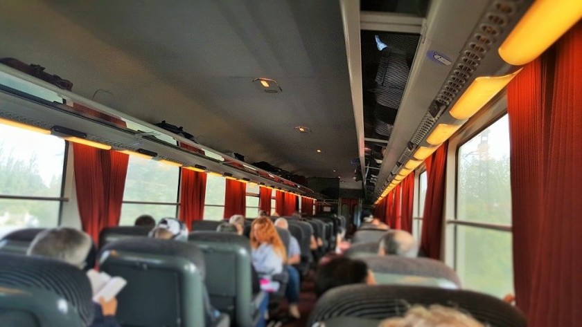 Non-refurbished 1st class seating saloon on an Intercités train
