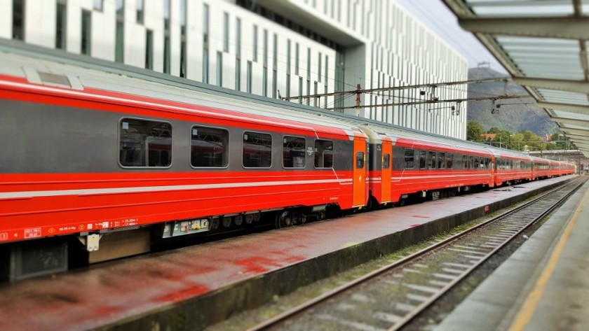 The type of longer loco hauled Regiontog trains used on the Oslo - Bergen route