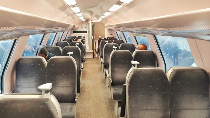 A First Class upper deck on a double-deck Belgian IC train