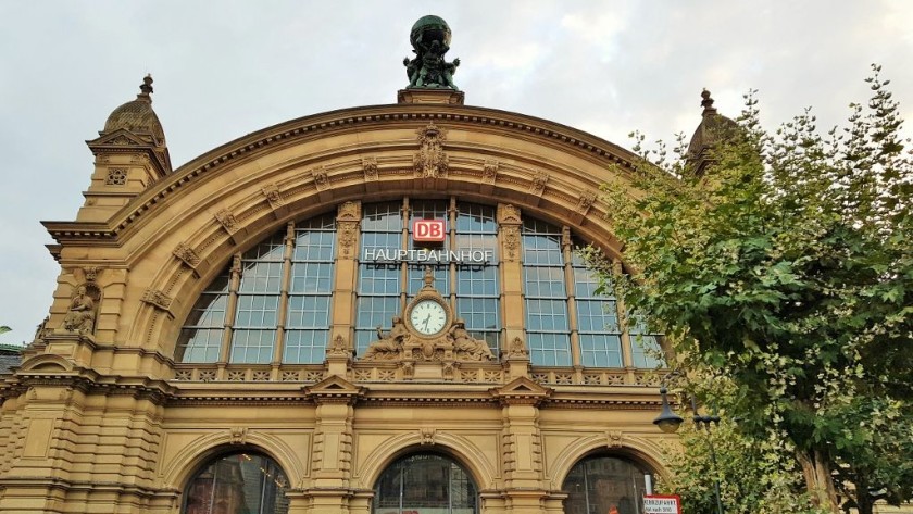 The exterior of the main entrance at  Frankfurt (Main) Hbf 