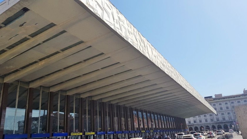 The frontage of Roma Termini station, the location of the taxi rank and bus station