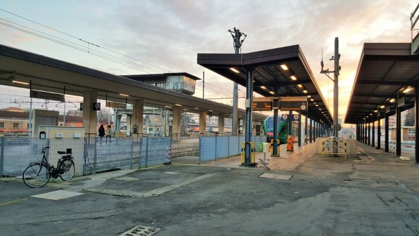 The Est departure concourse at Bologna Centrale towards the end of binario 3