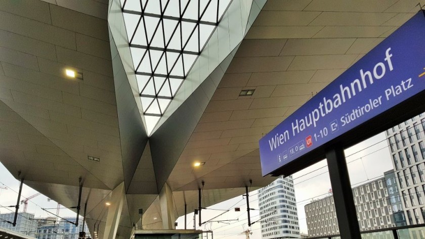 The clear direction signage on the platforms/tracks at Wien Hbf