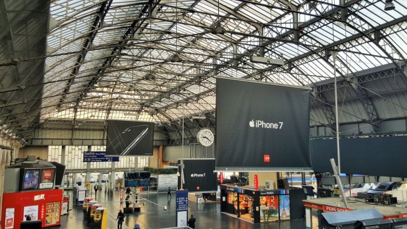 The exit at this side of the concourse by voies 2-3 leads to the Gare Du Nord