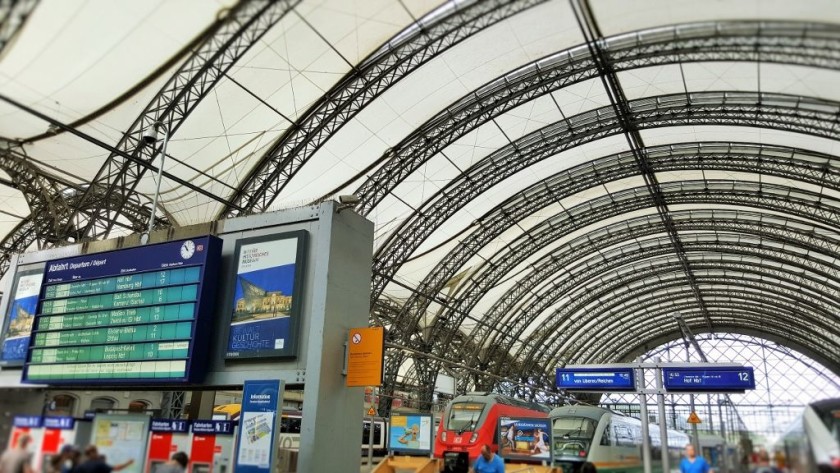 Looking towards the terminus area of the station, gleis (tracks) 6-14