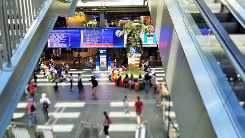 The view from the main entrance down to the main concourse - the access to the trains is to the left