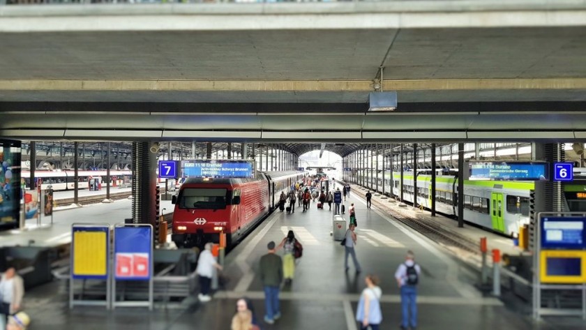 The access to the gleis (platforms/tracks) at Luzern is step-free