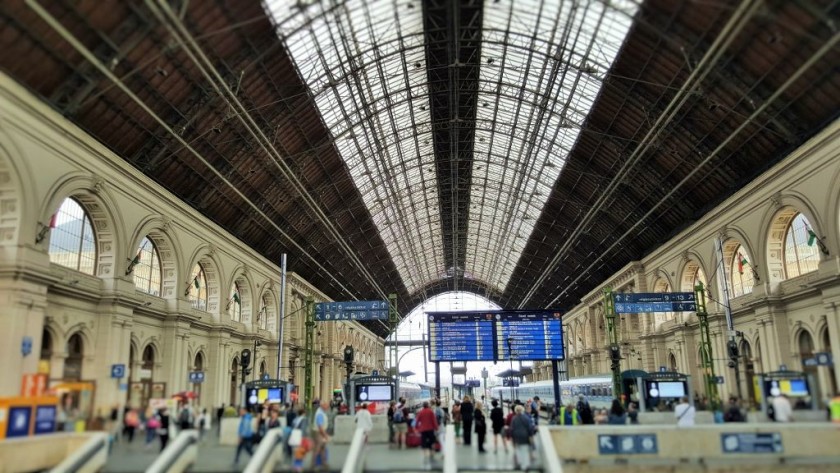 Beyond the metro station are platforms/tracks/vágány 6 - 9