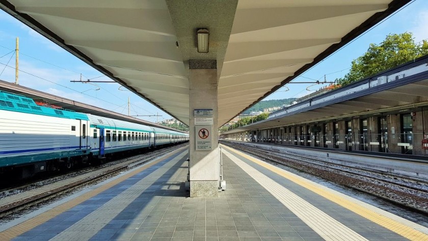 The binari (platforms/tracks) have the Art Deco styling found at most Italian main stations