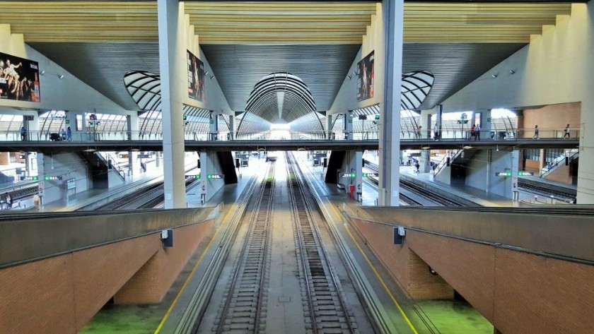 The view from the concourse, note how far away the trains stop.