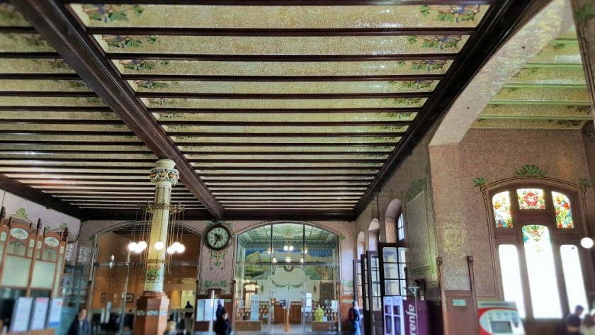 The booking hall of Valencia-Nord station