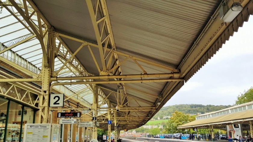 Looking along platform 2 at Bath Spa towards the east