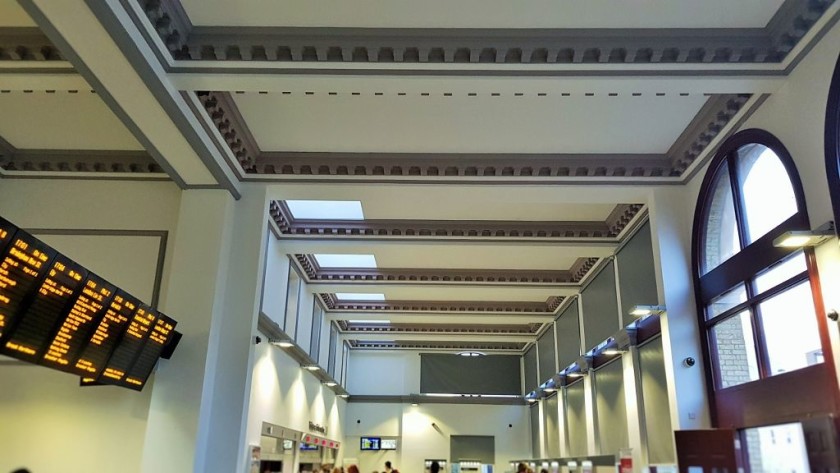 The main station hall, the ticket gates are to the left under the departure screens