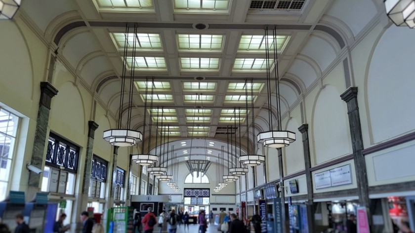 The glorious north side entrance hall; the white signs at bottom right are above the main subway to the trains