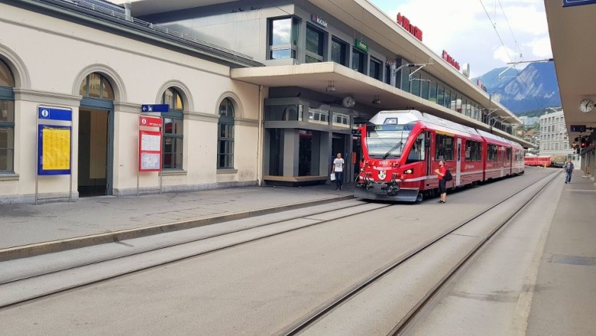 The train to Arosa awaits departure from track 2