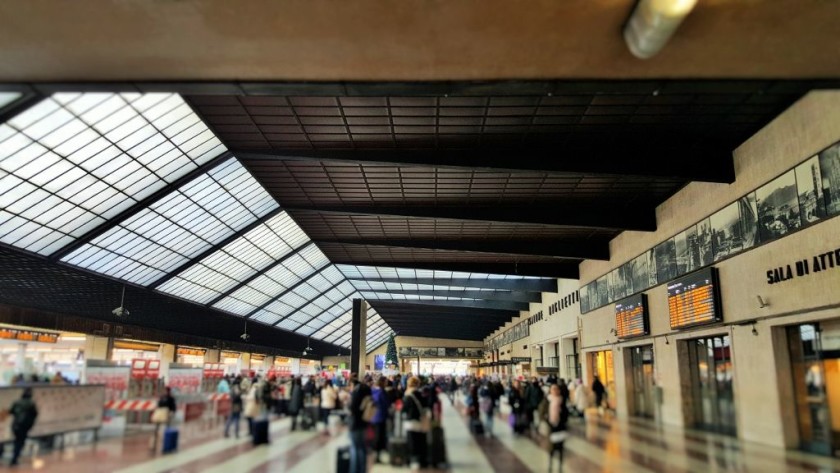 The main departure boards are on the rear wall of the concourse, but the trains depart from the opposite side (on the left in this view)