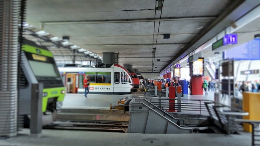 The access to the gleis (platforms/tracks) at Luzern is step-free