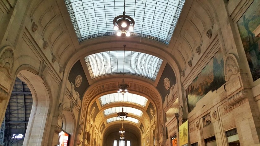 The gorgeous hall between the concourse and the upper storey of the station