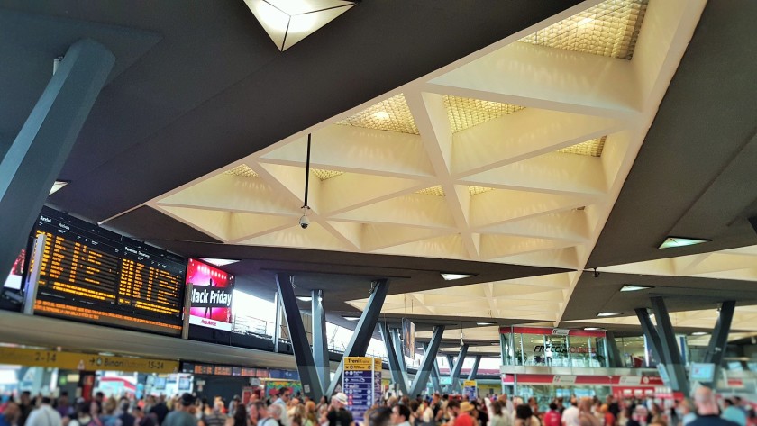 In this view the binari which the express trains depart from are to the left, beyond the yellow departure info