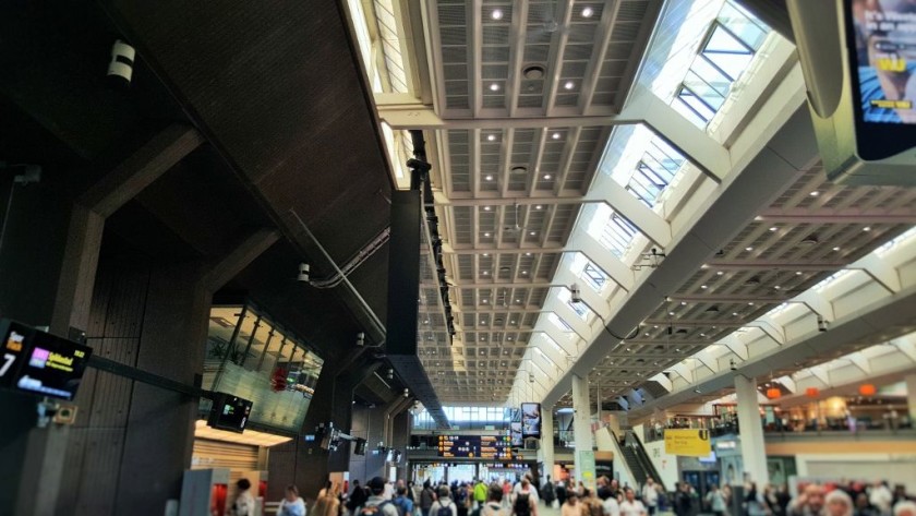 Looking along the main concourse towards the waterfront exits, the access to the trains is to the left