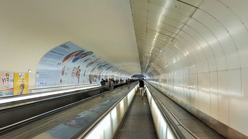 The very long travellator which connects Metro lines 4 and 12 to the mainline station