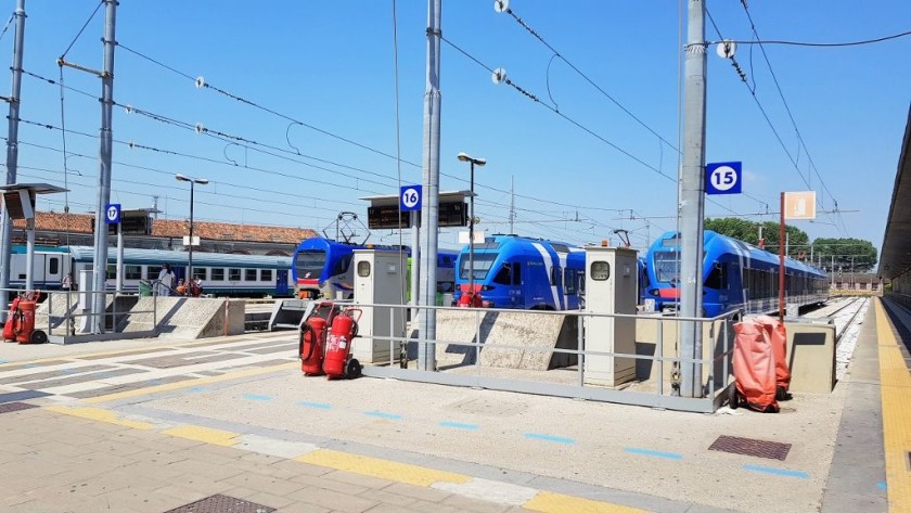 Binari 15-23 used by some Regionale trains, are outside the station building; note the lack of shelter