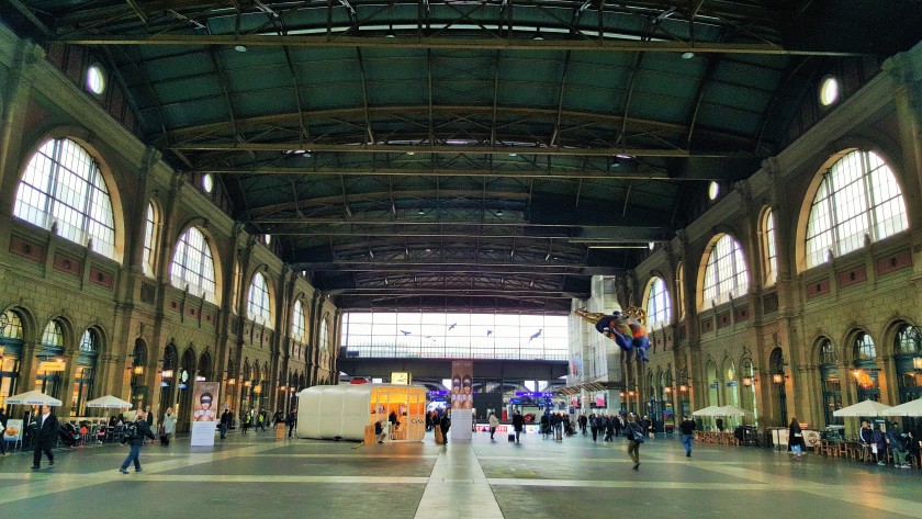 The main hall which links the front entrance to the street level concourse