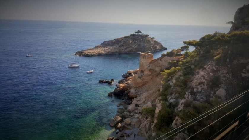 On the left when travelling west from Marseille