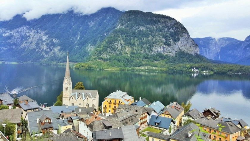 To stunning Hallstat on a day trip by train