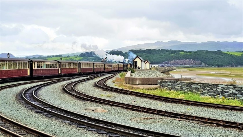 A Ffestiniog train departs Porthmadog