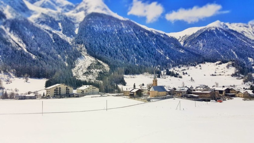 The beautiful route between Filisur and Chur is a highlight of the Glacier Express journey!