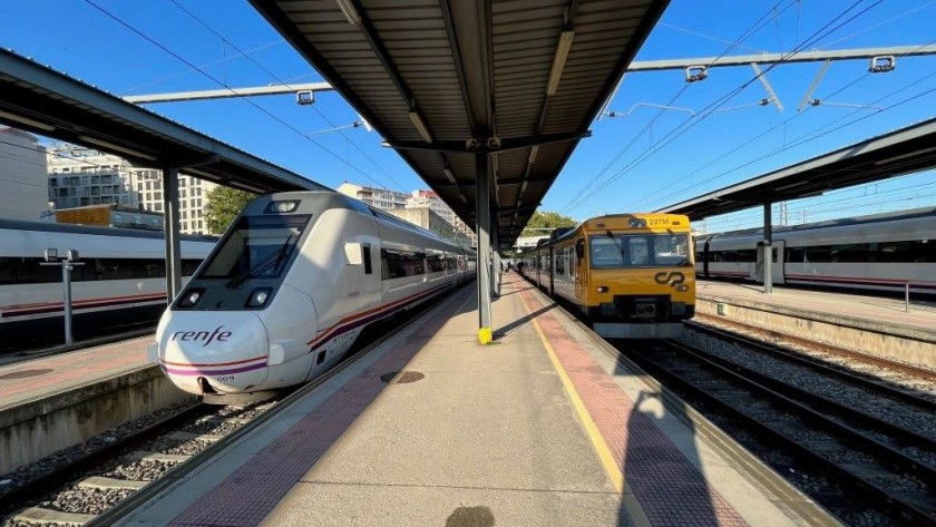 Regio train to La Coruna on the left, Celta train on the right
