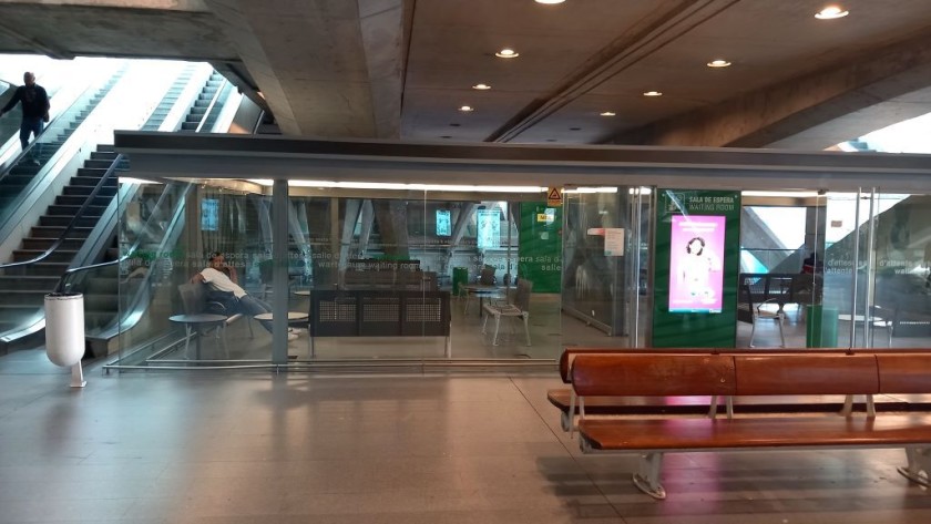 The waiting area at Lisboa Oriente
