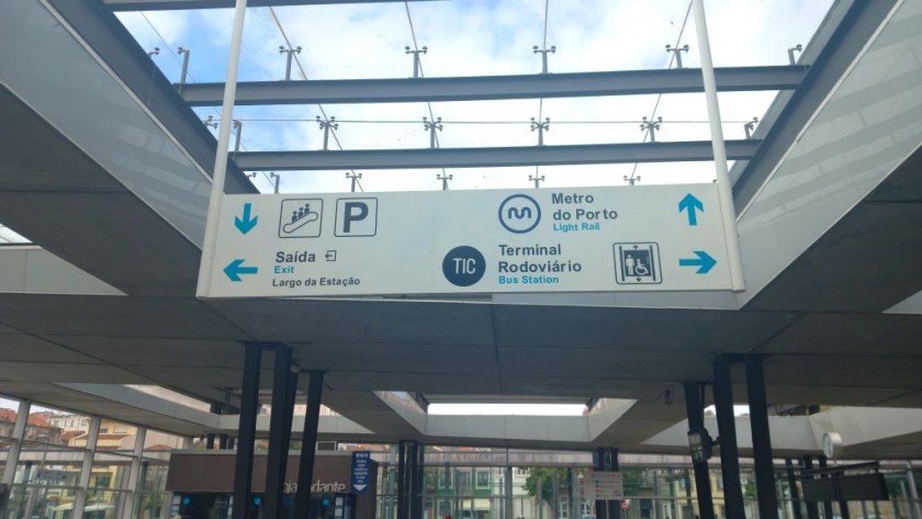 The access to the metro within Porto Camphana rail station