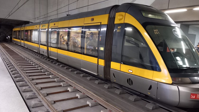 Sao Bento is on the yellow line of the Porto metro