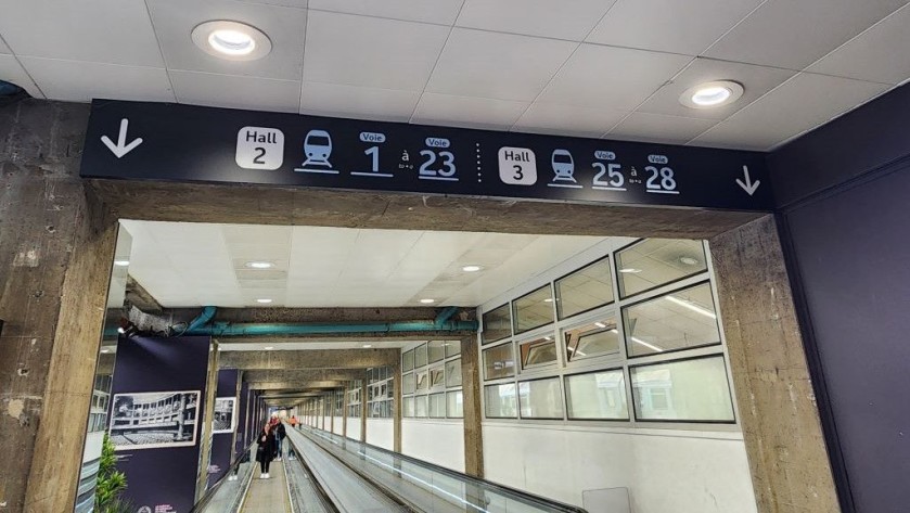 the travellator which links Hall 1 with Halls 2 and 3 at Montparnasse